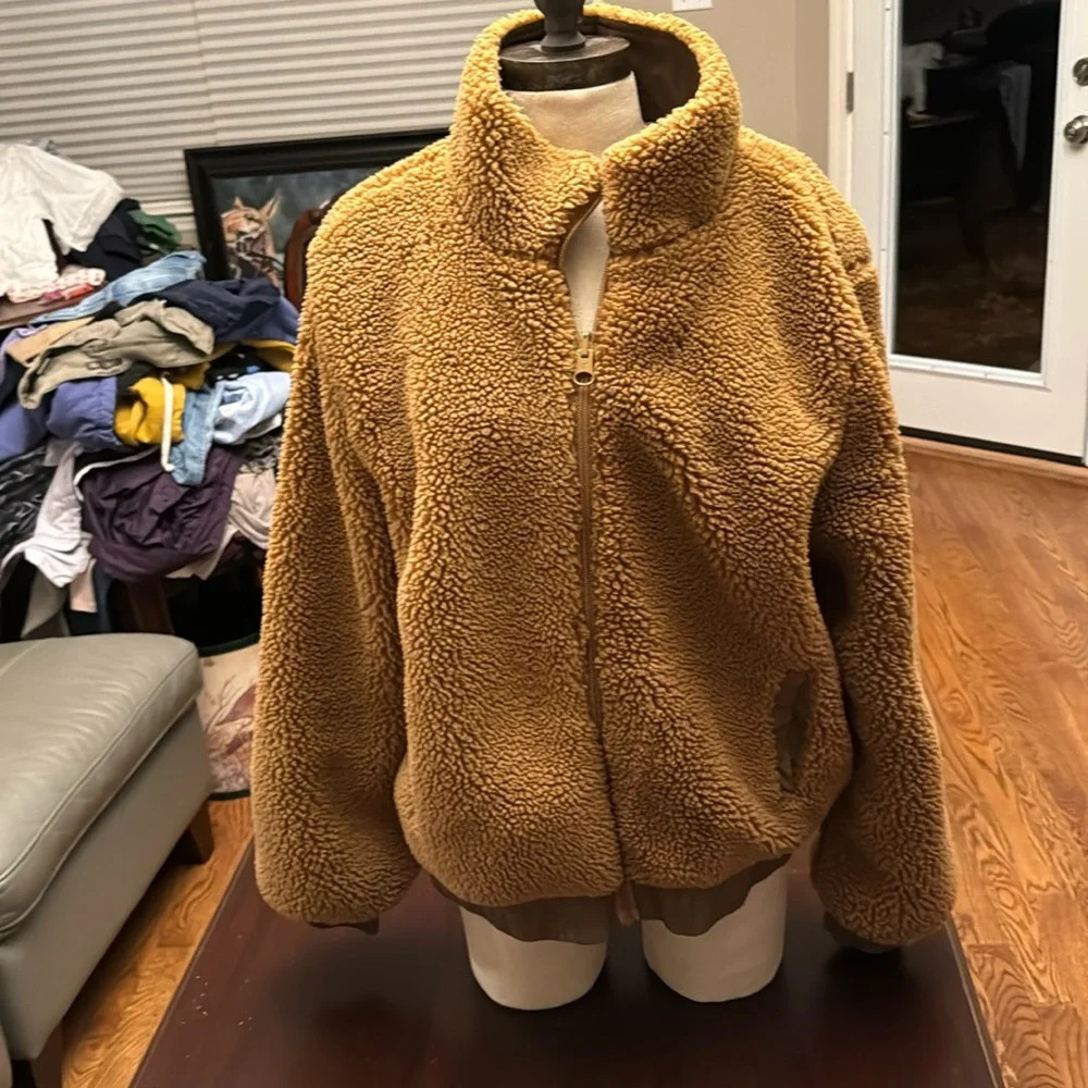 NWOT Zyia tan and white reversible fleece size XL